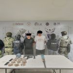DETIENEN FUERZAS DE SEGURIDAD A DOS MASCULINOS VINCULADOS POR PROBABLE NARCOMENUDEO Y ROBOS CON VIOLENCIA EN GUADALUPE.<br>