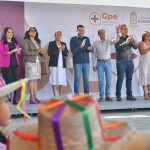 OTORGAN DAVID MONREAL Y PEPE SALDÍVAR NUEVA AULA EN CIENEGUITAS.
