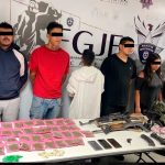 DETIENEN FUERZAS DE SEGURIDAD A CINCO PERSONAS ARMADAS CON DROGA, EQUIPO TÁCTICO Y PONCHALLANTAS EN EL CENTRO DE ZACATECAS.<br>