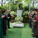 RINDEN HOMENAJE A RAMÓN LÓPEZ VELARDE, CON OFRENDA FLORAL, EN LA CIUDAD DE MÉXICO.