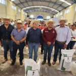 IMPULSA GOBERNADOR DAVID MONREAL LA PRODUCCIÓN AGROPECUARIA CON ENTREGA DE SEMILLA DE AVENA Y ESPECIES MENORES EN GENARO CODINA<br>