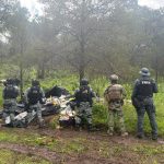 DESMANTELAN FUERZAS DE SEGURIDAD CAMPAMENTO UTILIZADO POR GRUPOS DELICTIVO; ASEGURAN VEHÍCULO CARTUCHOS Y PROBABLE DROGA.