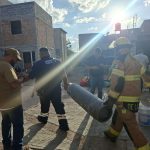 FLAMAZO DE TANQUE DE GAS MOVILIZA A CUERPOS DE EMERGENCIA EN LA COMUNIDAD DE LA ZACATECANA